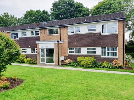 Property-rent in Moorland Close, Leeds LS17 6JR